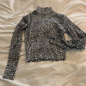 Brandy Melville- Leopard Print Ribber Turtleneck